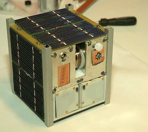 NASA собрало и испытало спутник для первого биоэксперимента в дальнем космосе
